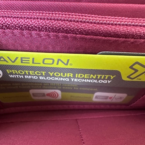 Sold Travelon Anti-theft Wallet RFID Blocking Wristlet Clutch Wrist Strap NWT - Picture 7 of 7